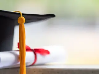 Obtén $73 mil con el Bono Graduación de Cuarto Medio: Así puedes cobrarlo