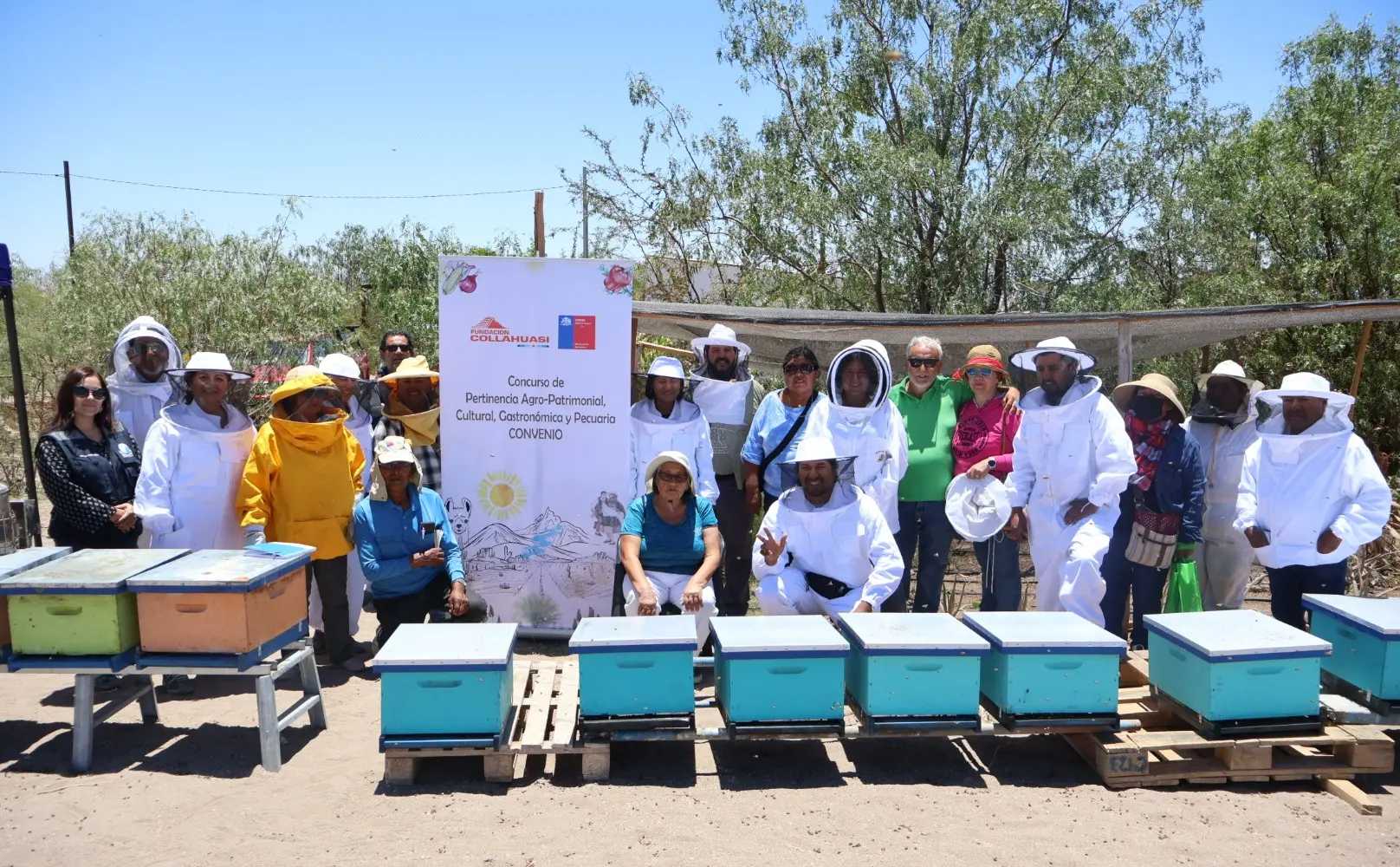 Fundación Collahuasi y Seremi de Agricultura entregan colmenas para fomentar la apicultura en el Tamarugal