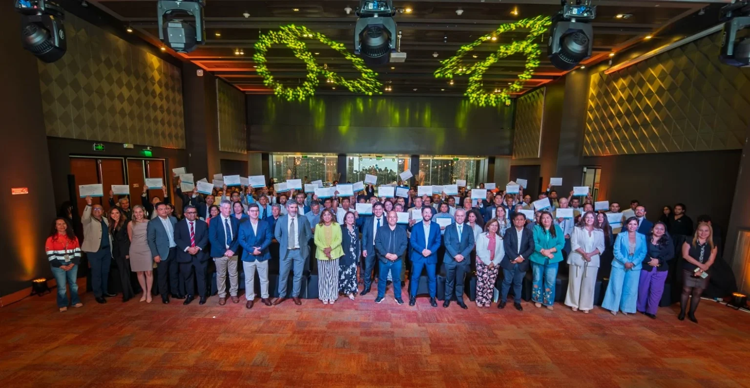 Escondida | BHP y ChileValora superan los 850 trabajadores certificados en competencias laborales Escondida | BHP y ChileValora superan los 850 trabajadores certificados en competencias laborales