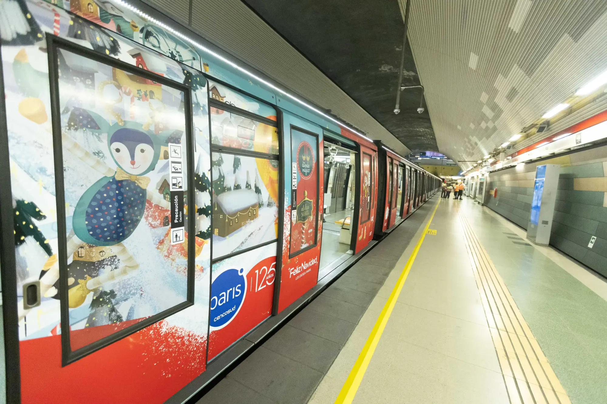 La Navidad llegó al Metro con Duendes Mágicos, música y un tren convertido en trineo La Navidad llegó al Metro con Duendes Mágicos, música y un tren convertido en trineo