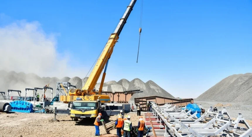Oro en Uzbekistán: minera de US$10.800 millones frena su salida a bolsa en Londres y Taskent