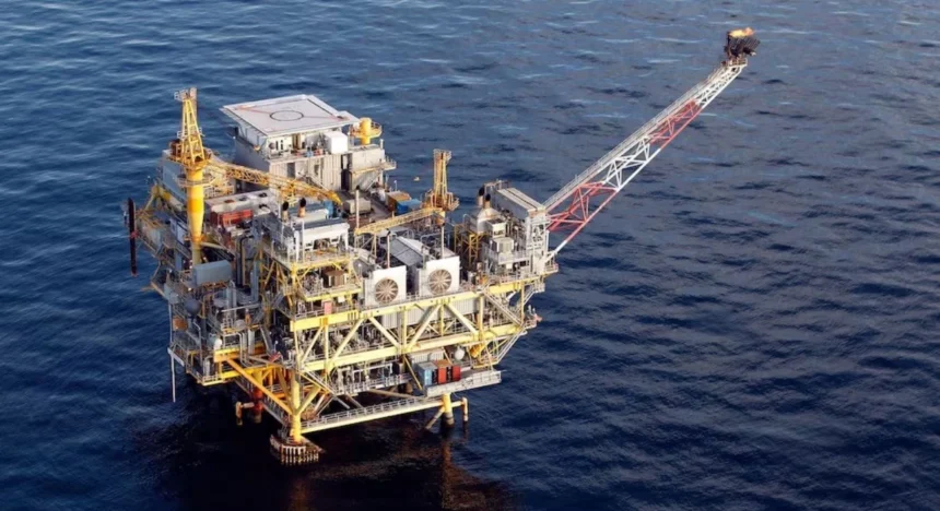 OPEP+ aumenta en 188 mil barriles diarios su producción desde junio pese a crisis en Ormuz