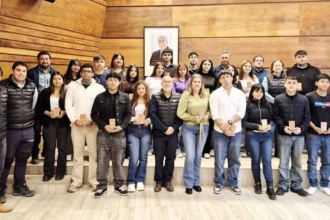 SCM Carola entrega 20 becas en Tierra Amarilla y refuerza formación minera local
