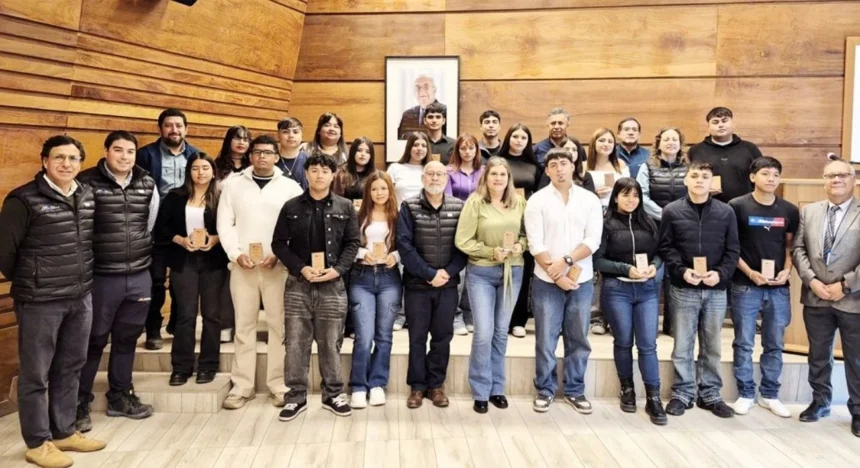 SCM Carola entrega 20 becas en Tierra Amarilla y refuerza formación minera local
