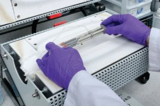 Hidrógeno a baja temperatura: nuevo método reduce en 500 °C el proceso y abre opción industrial más competitiva