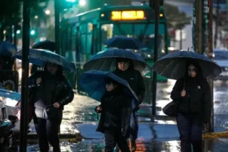 Sistema frontal: hasta 255 mm de lluvia y tormentas eléctricas impactarán a 9 regiones de Chile