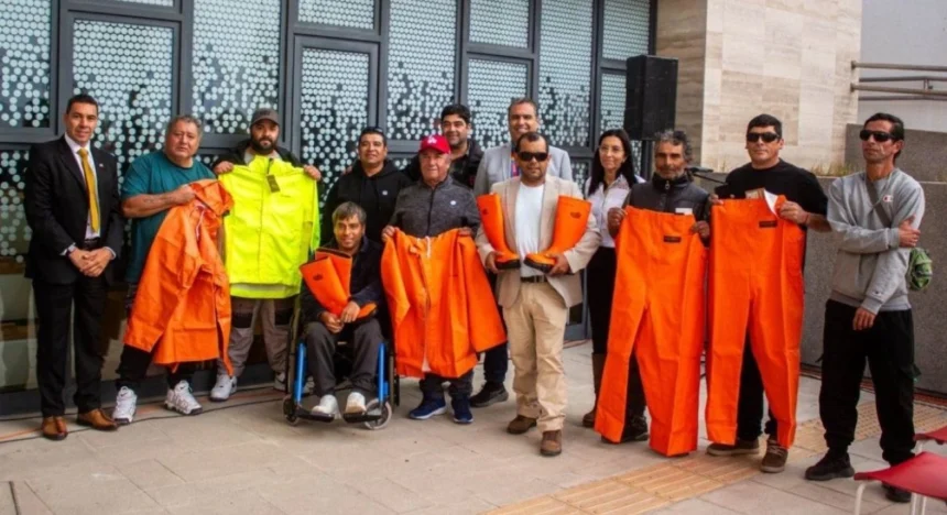 Codelco Salvador entrega 100 implementos de alta gama a pescadores de Flamenco y refuerza seguridad en faenas costeras