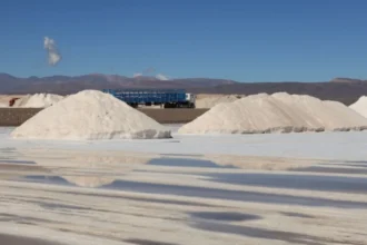 Litio en Salar de Pedernales: Codelco ingresa proyecto por US$12 millones con 114 pozos y prueba clave de reinyección