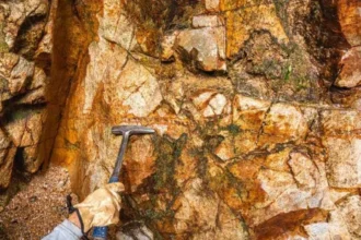 Collective Mining descubre oro de alta ley en pozos iniciales en la zona de rampa