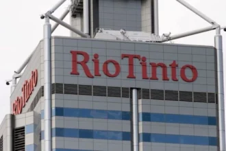 Rio Tinto acelera plan de reducción de costos y pone foco en simplificación operativa