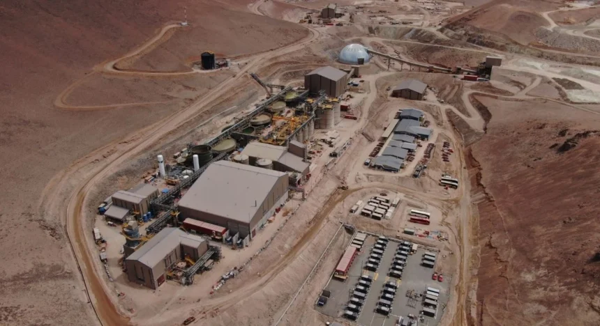 Gold Fields advierte fuerte alza de costos mineros por petróleo mientras Salares Norte impulsa producción récord