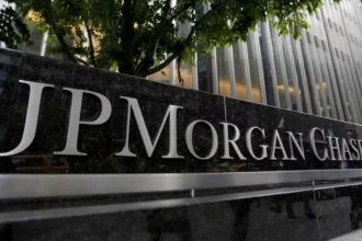 JP Morgan advierte que megarreforma del gobierno enfrenta “incertidumbre” por dependencia del crecimiento económico