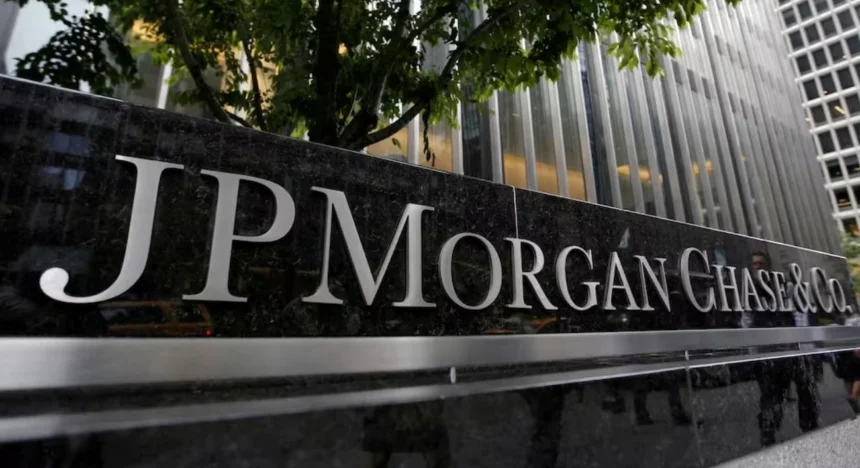 JP Morgan advierte que megarreforma del gobierno enfrenta “incertidumbre” por dependencia del crecimiento económico