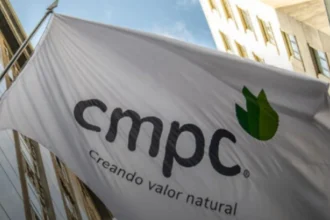 CMPC reduce utilidades 50% hasta US$25 millones y alerta por presión de costos tras conflicto en Medio Oriente