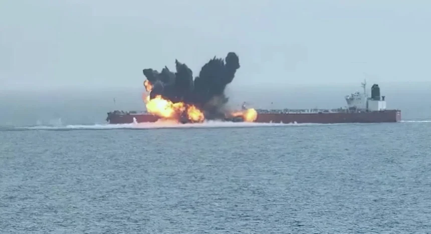 China confirma ataque a petrolero con tripulación china en Ormuz y aumenta preocupación por seguridad marítima