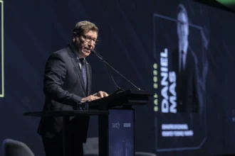 Biministro Mas lidera seminario con más de 200 representantes para impulsar inversión extranjera