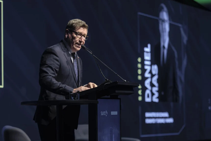 Biministro Mas lidera seminario con más de 200 representantes para impulsar inversión extranjera