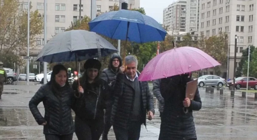 Lluvias en el sur y máximas sobre 25 °C en Santiago: así estará el tiempo este fin de semana en Chile
