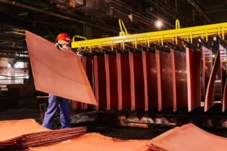 Precio del cobre sube a US$6,1 la libra: Cochilco identifica tensión geopolítica y menor oferta como claves del mercado