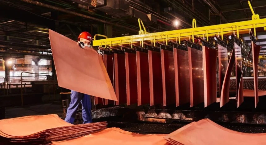 Precio del cobre sube a US$6,1 la libra: Cochilco identifica tensión geopolítica y menor oferta como claves del mercado