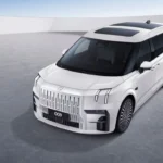 Zeekr 009: el monovolumen eléctrico chino que acelera de 0 a 100 km/h en 3,9 segundos y carga en solo 17 minutos