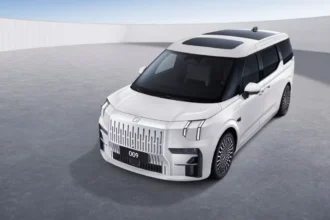 Zeekr 009: el monovolumen eléctrico chino que acelera de 0 a 100 km/h en 3,9 segundos y carga en solo 17 minutos