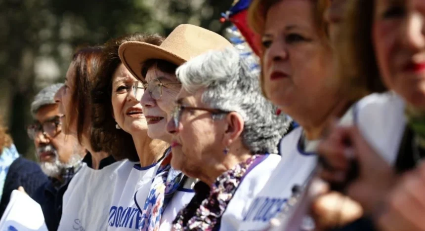 Compensación por expectativa de vida: mujeres reciben el pago desde los 65 años aunque se hayan pensionado antes