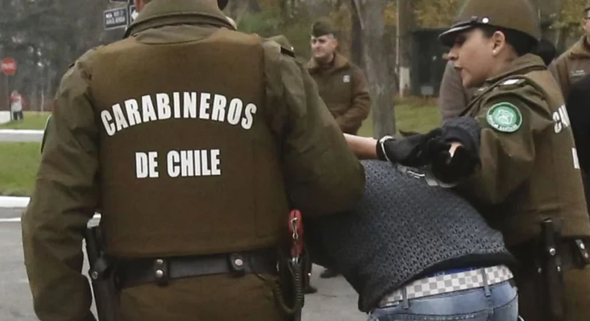 Prisión preventiva para imputado por armas y drogas en sede Duoc UC de Maipú tras intento de fuga