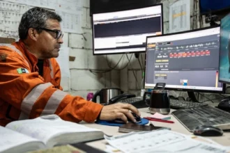 Sensor inteligente en El Teniente reduce desrielamientos y aumenta en 800 toneladas diarias el transporte de mineral