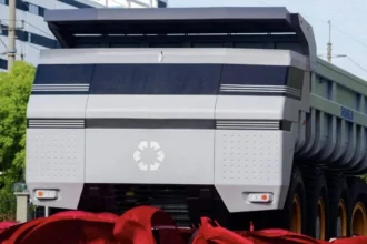 China presenta el Shuanglin K7, primer camión minero con módulos de esquina drive-by-wire