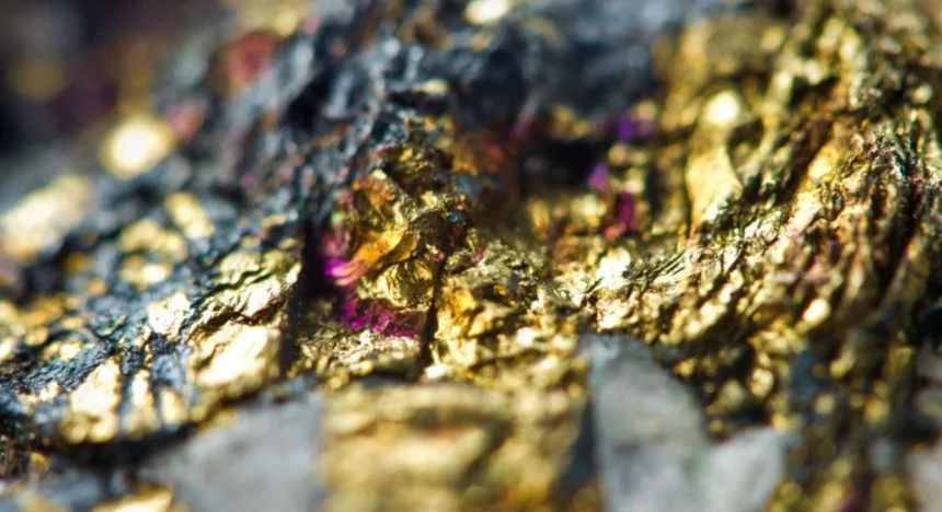 Highland Critical Minerals lidera alzas en acciones mineras canadienses con un 400% de incremento