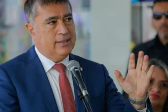 Desbordes respalda posible pausa en traspasos de SLEP y cuestiona duramente al Mineduc