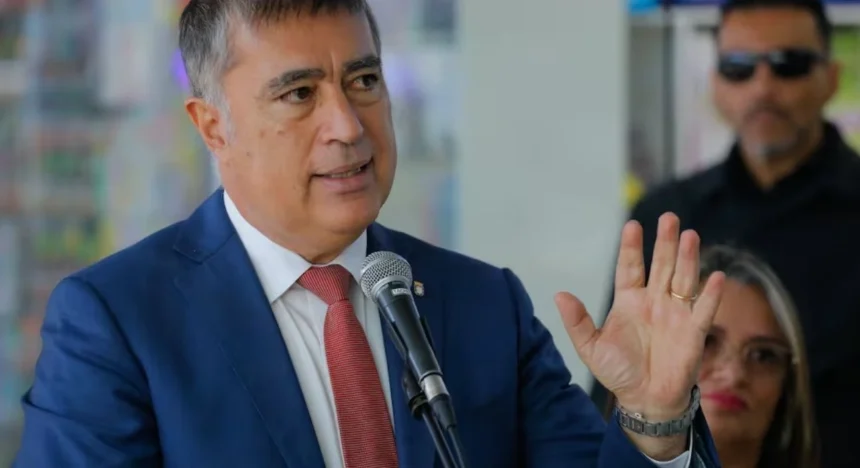 Desbordes respalda posible pausa en traspasos de SLEP y cuestiona duramente al Mineduc