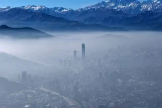 Extienden alerta ambiental en Santiago para este lunes: revisa la restricción vehicular y medidas vigentes