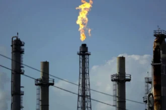 Petróleo supera los US$100 tras advertencias de Netanyahu y rechazo de Trump a propuesta iraní