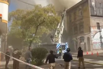 Incendio en Facultad de Derecho de la UDP moviliza a autoridades y comunidad universitaria