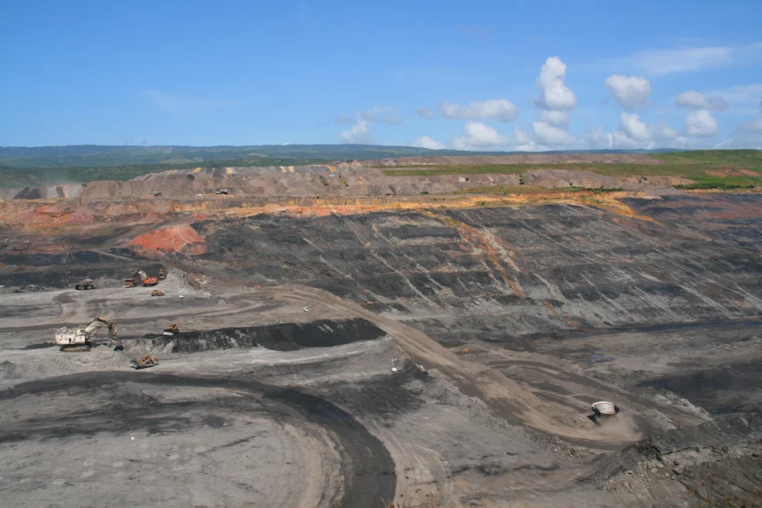 Colombia inicia conversaciones con Glencore para planificar cierre de mina Cerrejón