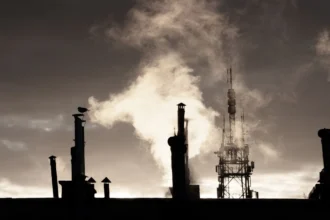 Abandonar los combustibles fósiles gana fuerza tras superar 7 límites planetarios: la advertencia económica de Rockström