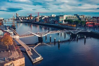 Abren 200 cupos para Visa Working Holiday Irlanda 2025: Postulaciones inician el 22 de abril para jóvenes chilenos