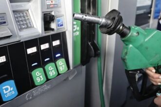 Abril trae descuentos en bencina: revisa aquí las rebajas de hasta $300 por litro según tu tarjeta