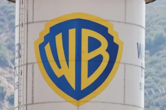 Acción de Warner Bros. Discovery sube 40% en poco más de 4 meses: el giro que selló la puja Netflix–Paramount por US$31