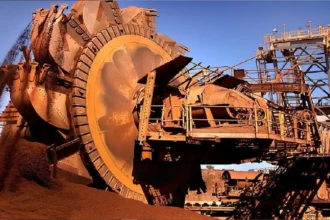 Acciones mineras pierden hasta 37%: colapso bursátil golpea a gigantes del cobre, oro y plata en plena crisis geopolítica