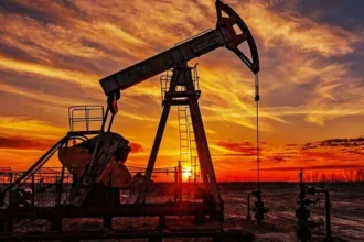 Acciones petroleras: Chevron salta 7,3% y refinerías suben hasta 16% tras la caída de Maduro