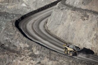 Acuerdo Codelco-Anglo American: Impacto en las arcas públicas y el futuro de la minería chilena