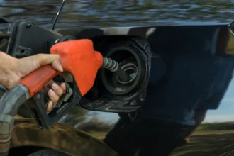 Estaciones de servicio en Chile ofrecen descuentos de hasta $300 por litro en mayo