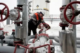 AIE evalúa liberar más de 182 millones de barriles de petróleo: la mayor intervención de reservas en la historia