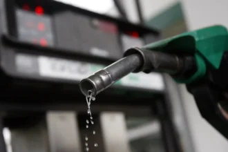AIE llama a reducir consumo de petróleo ante crisis por conflicto en Oriente Medio