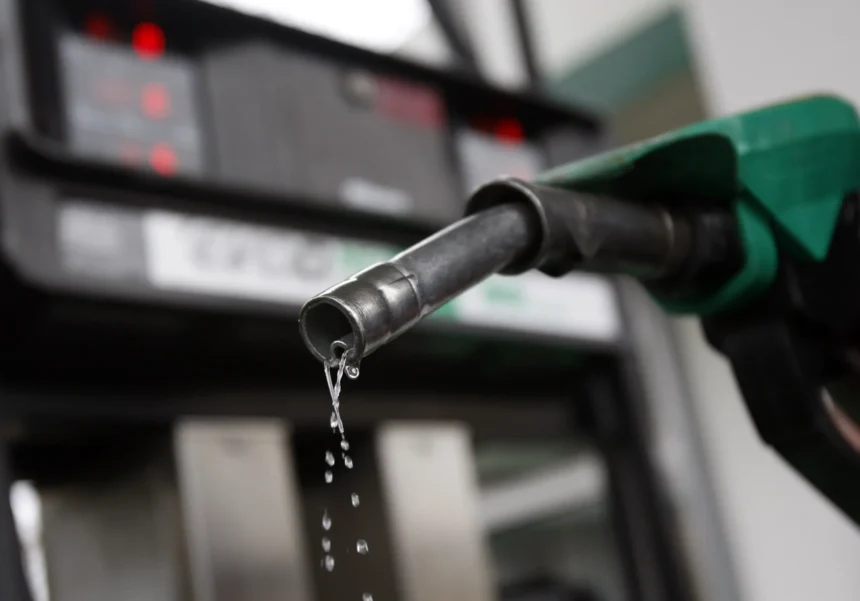 AIE llama a reducir consumo de petróleo ante crisis por conflicto en Oriente Medio