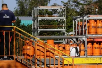 Alcaldes impulsan compra masiva de gas para mitigar alzas y tensionan debate por combustibles