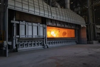 Aluminio: 1,6 millones de toneladas en riesgo tras fuerza mayor de EGA por ataque en Medio Oriente